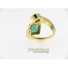 Anello oro giallo 18kt con smeraldo e diamante ct 0,75 colore H purezza VVS2